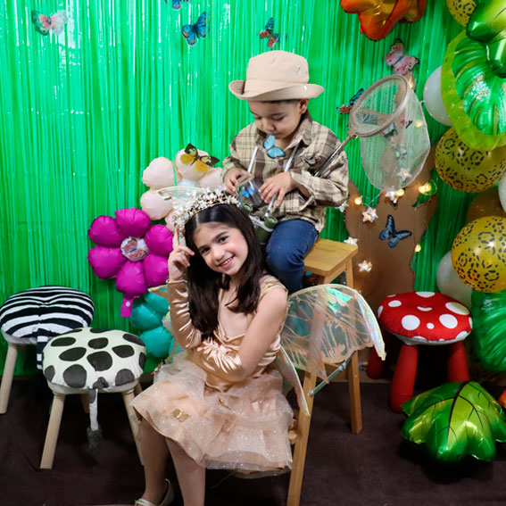 צילומי סטודיו - פרפרית ולוכד פרפרים